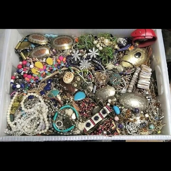 Huge 1 LB Vtg Modern Jewelry Lot- MYSTERY BOX! Wearable- Bulk Jewelry Inventory - Picture 3 of 3